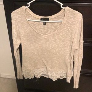 Jessica Simpson Who?! Super cute LS lacy top